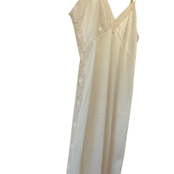 Vintage Movie Star Slip Size 32 Lace Trim and Sides - Picture 3 of 14